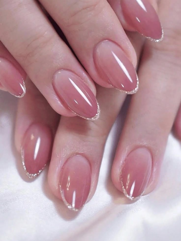 Fine-Line Art nail inspiration